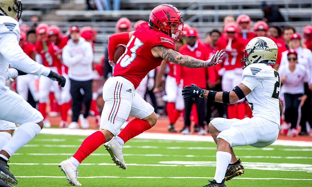 Aaron Espero scored two touchdowns, including a 75-yard kickoff return to open the game against Delta. (Photo by Eric Sun)