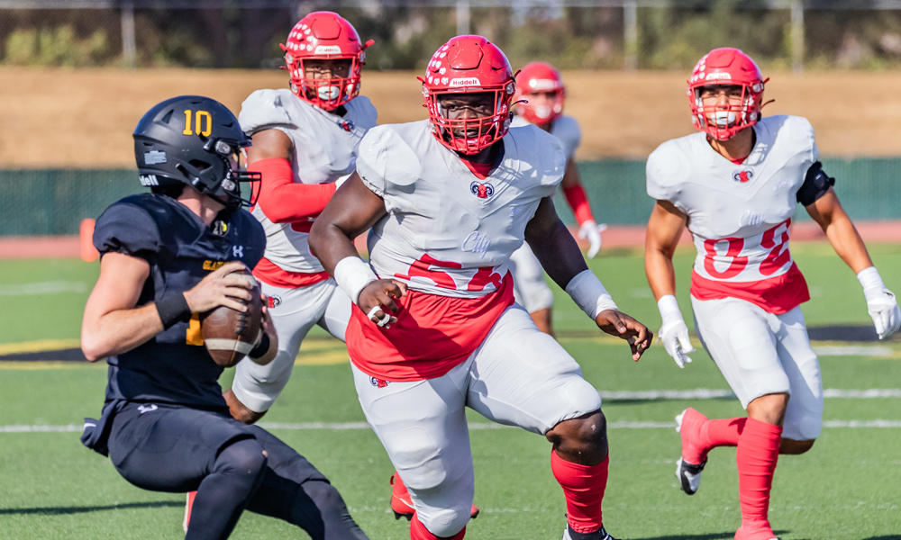 The CCSF defense pressures the Chabot quarterback. (Photo by Eric Sun)