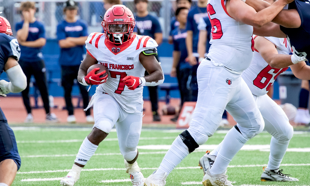 Tyrei Washington ran in for a pair of touchdowns at Fresno City. (Photo by Eric Sun)