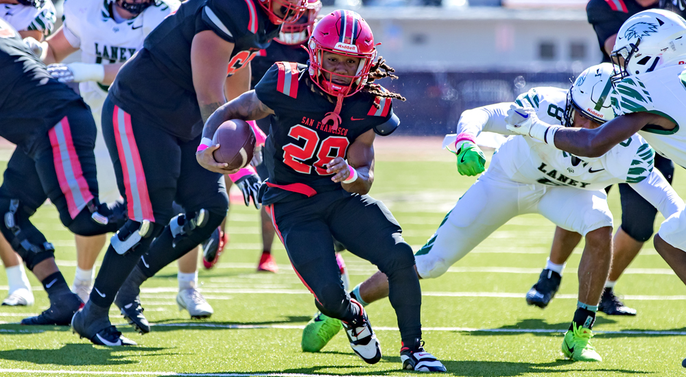 Michael Dabney runs for a 17-yard touchdown in the Rams' win over Laney. (Photo by Eric Sun)