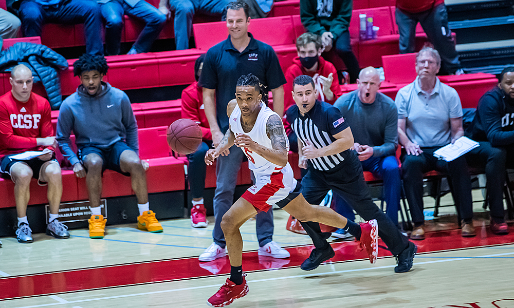 Naseem Gaskin races down court in the win over Chabot. (Photo by Eric Sun)