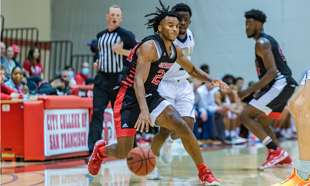 Wrenn Robinson scored a team-high 20 points in the win at Ca&ntilde;ada College on Friday. (Photo by Eric Sun)