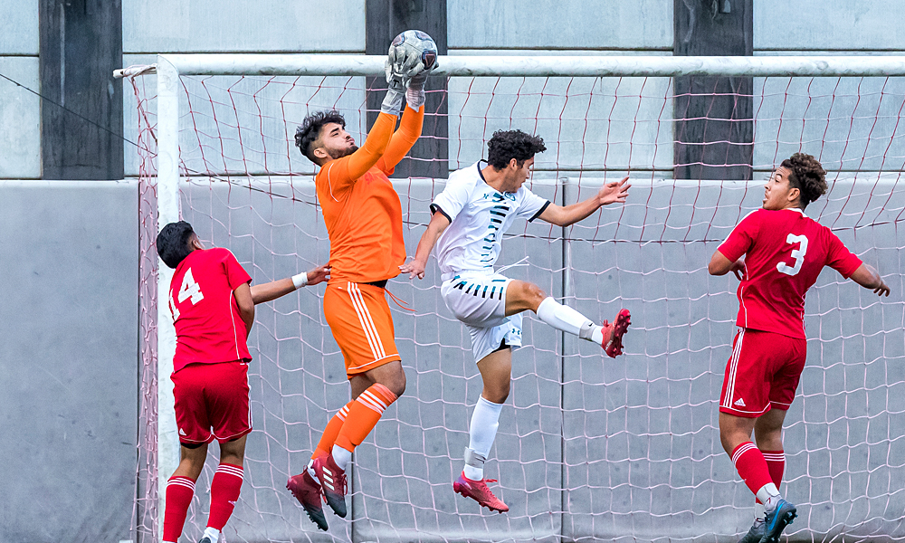 CCSF goalkeeper Isaac Alvarez. (Photo by Eric Sun)