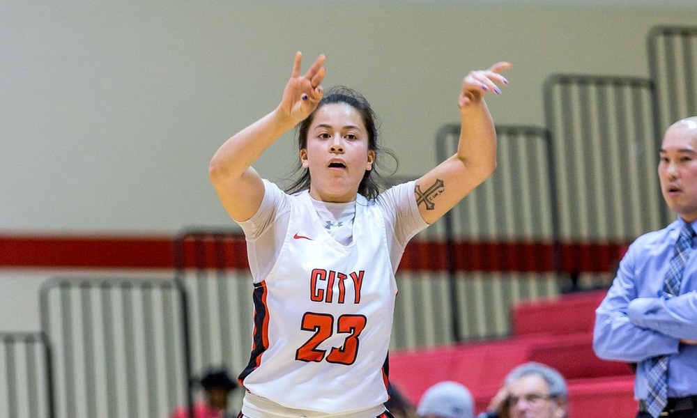 Sophomore Emily Nepomuceno looks for an open player